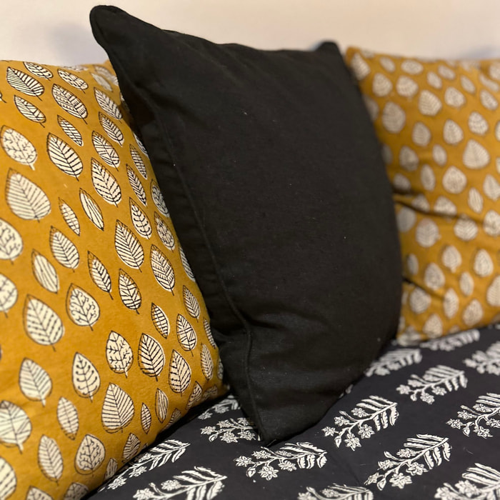 Coussin en lin noir 40cm NYL