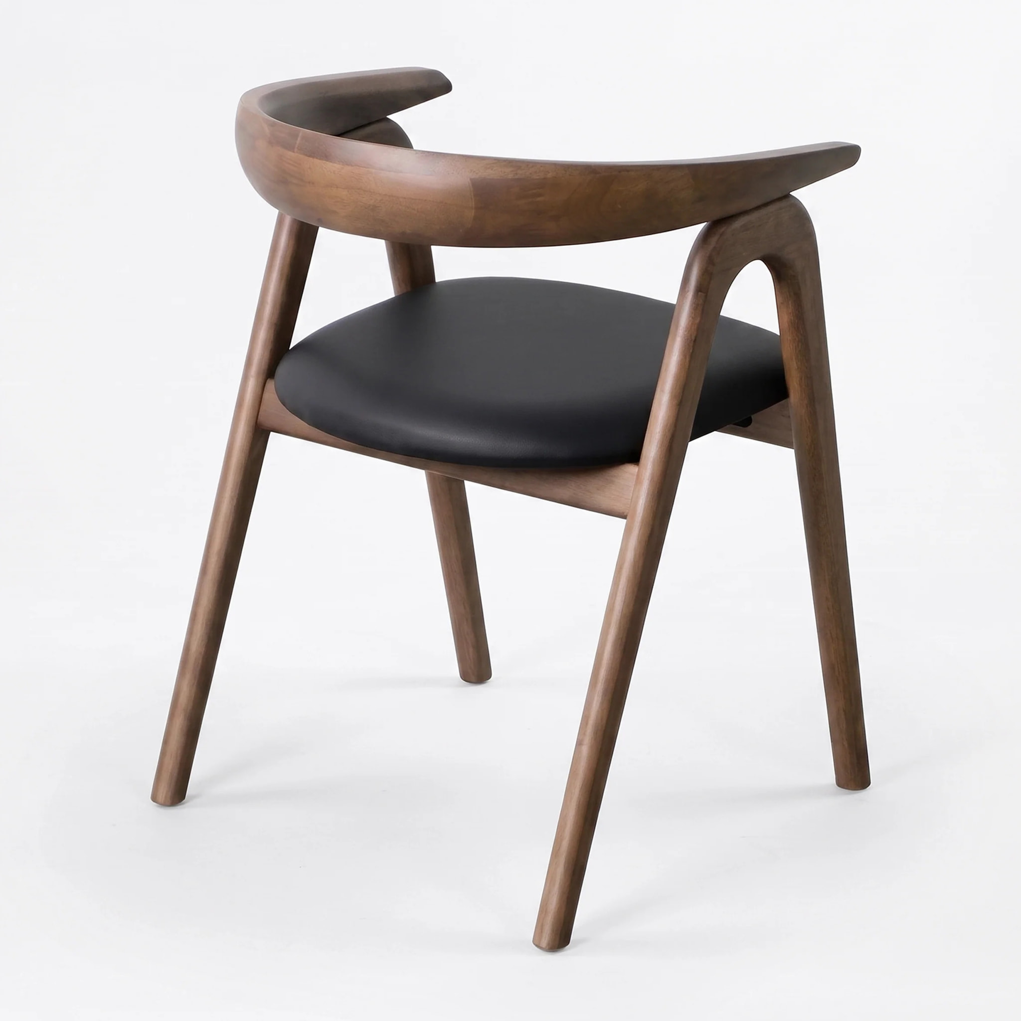 Chaise en bois d'hévéa marron et cuir synthétique noir - Hawa