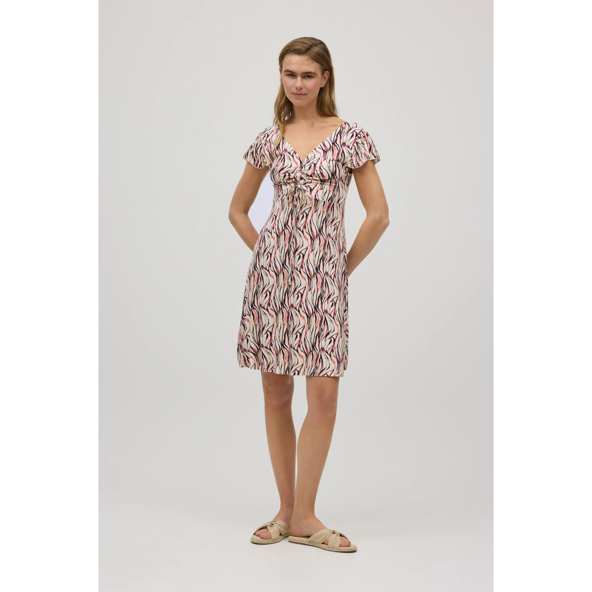 Abito corto stampato con scollo a V
