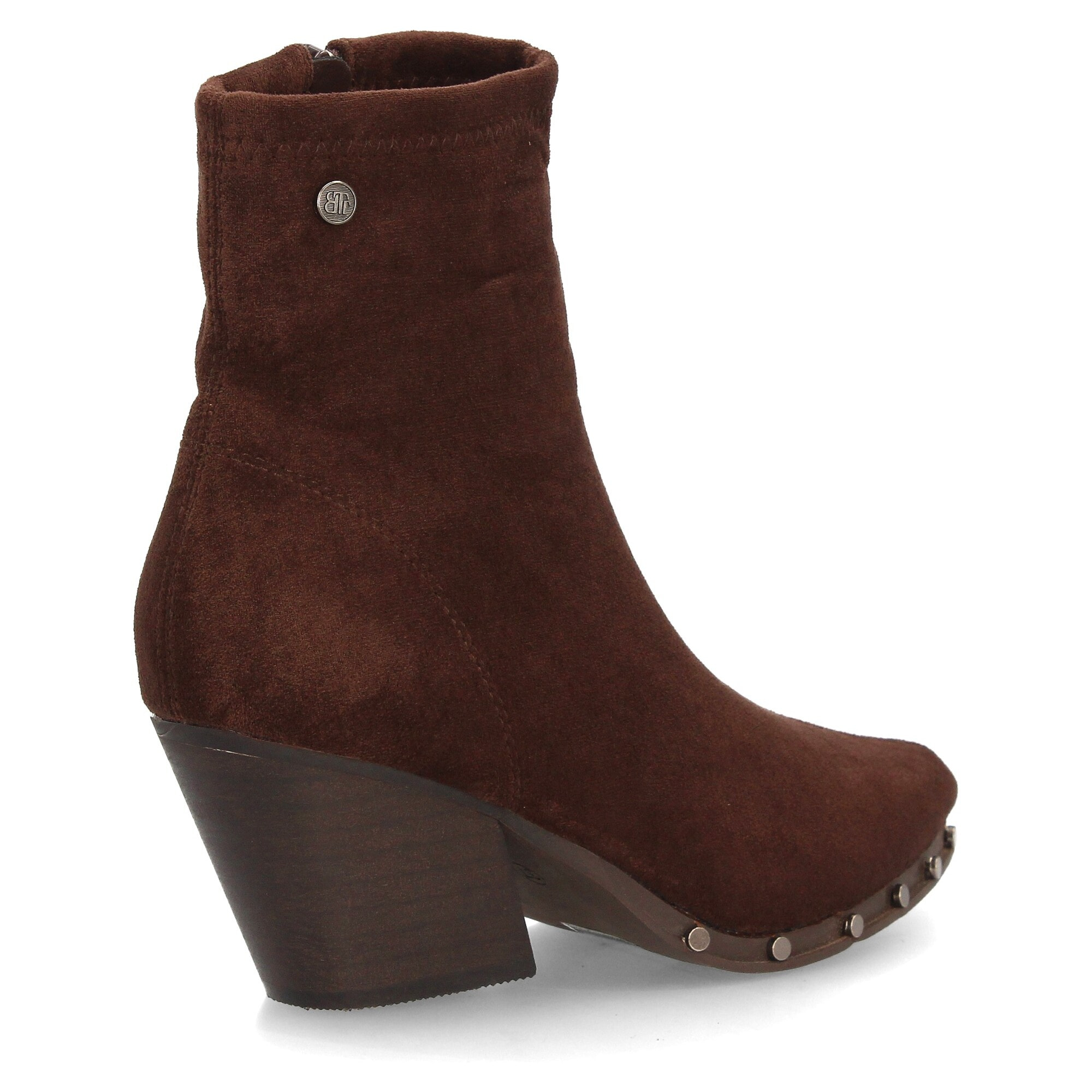 Botin de mujer con tacon y tachuelas.
