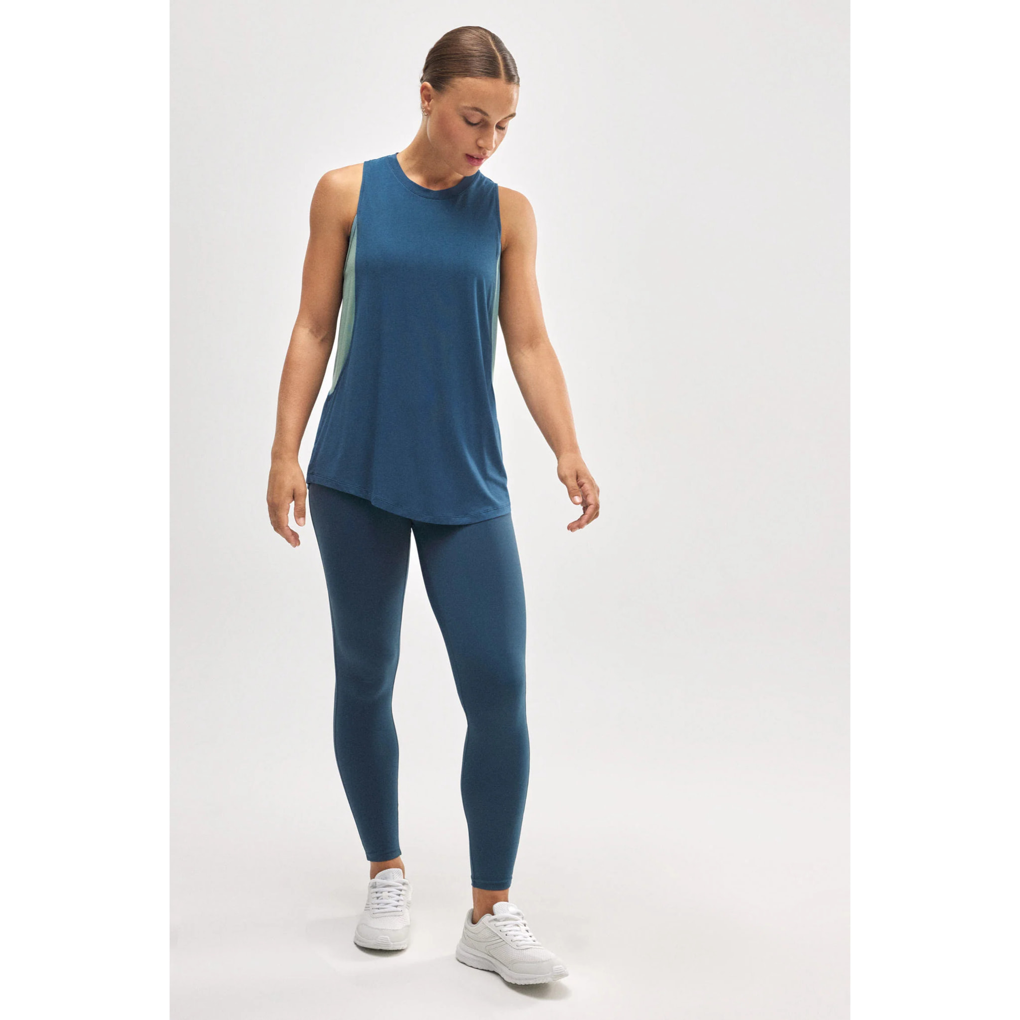 Maglietta sportiva blu senza maniche