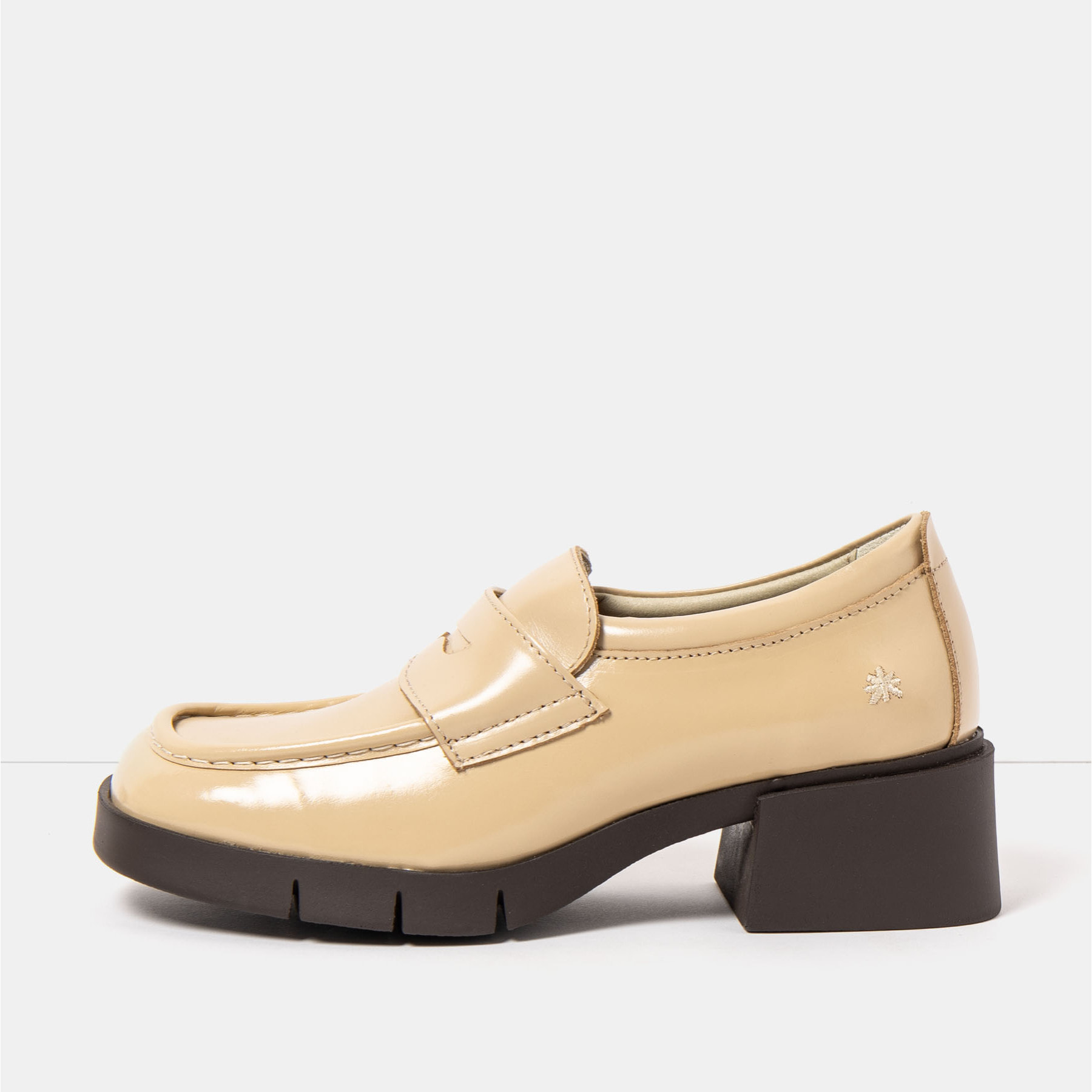 Zapatos 1283 NAPPA SHINNY CREAM / VARSOVIA color Cream