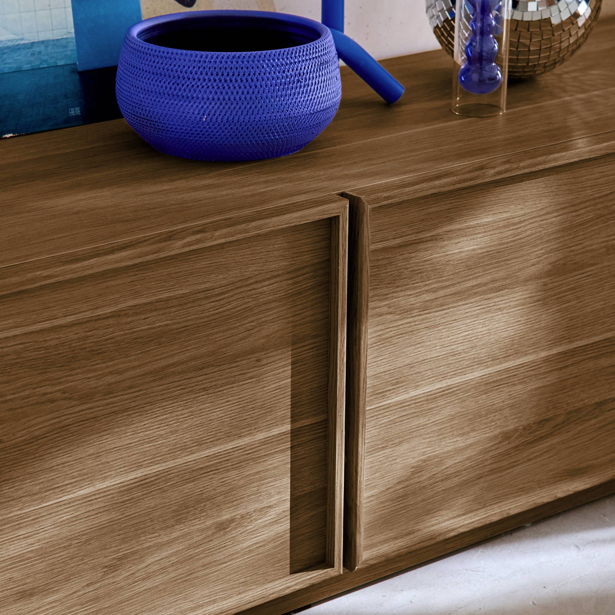 Meuble TV décor bois 3 portes noyer 180cm L 180 x P 43 x H 45cm - Kuba