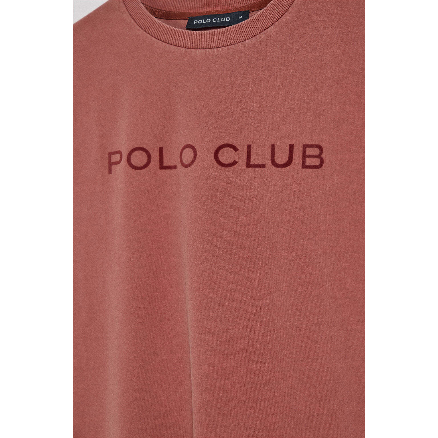 Camiseta Apolo garment dyed roja con logo Polo Club aterciopelado