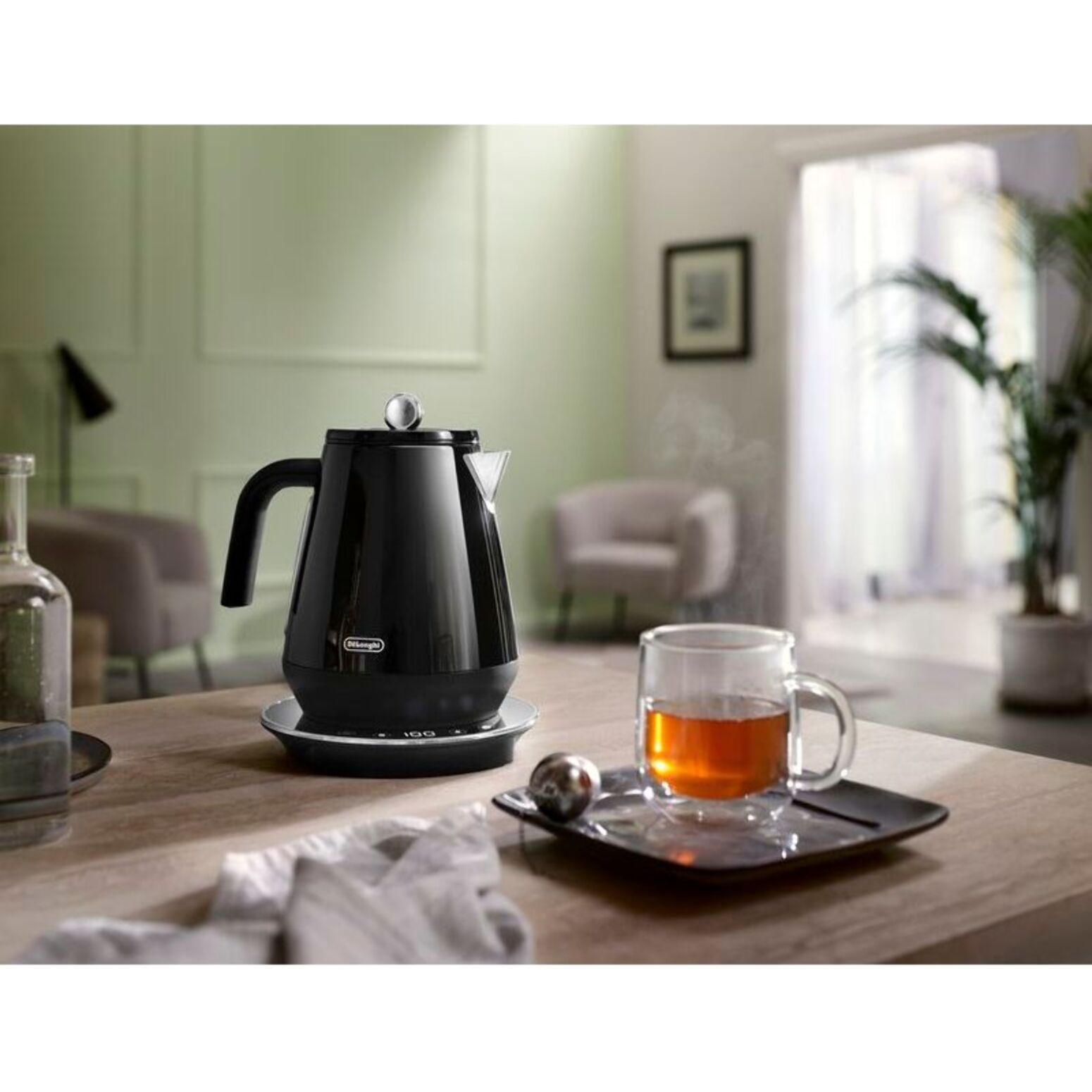 Bouilloire à température réglable DELONGHI Eclettica KBY2011.BK