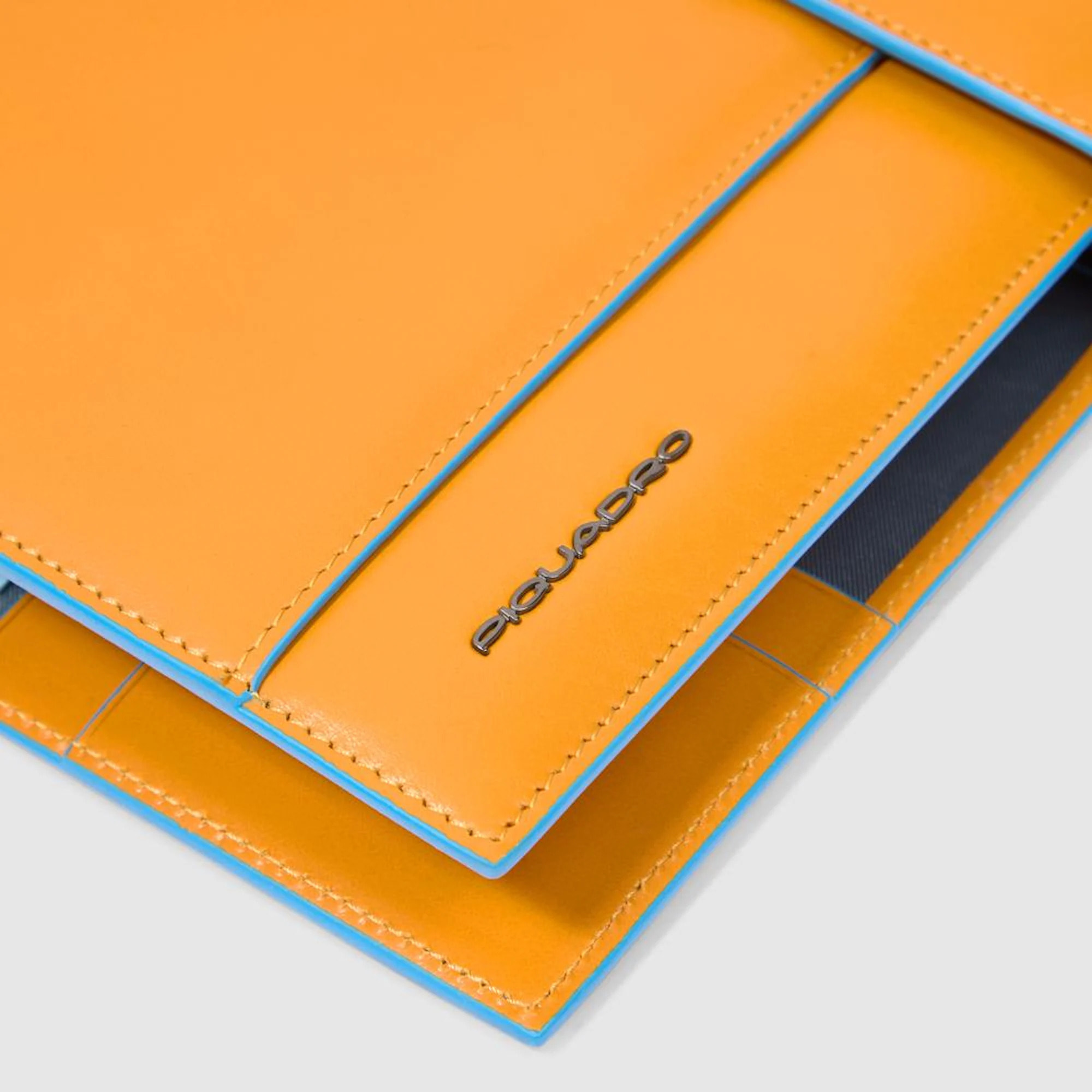 Piquadro Organiseur en cuir avec boucle pour stylo