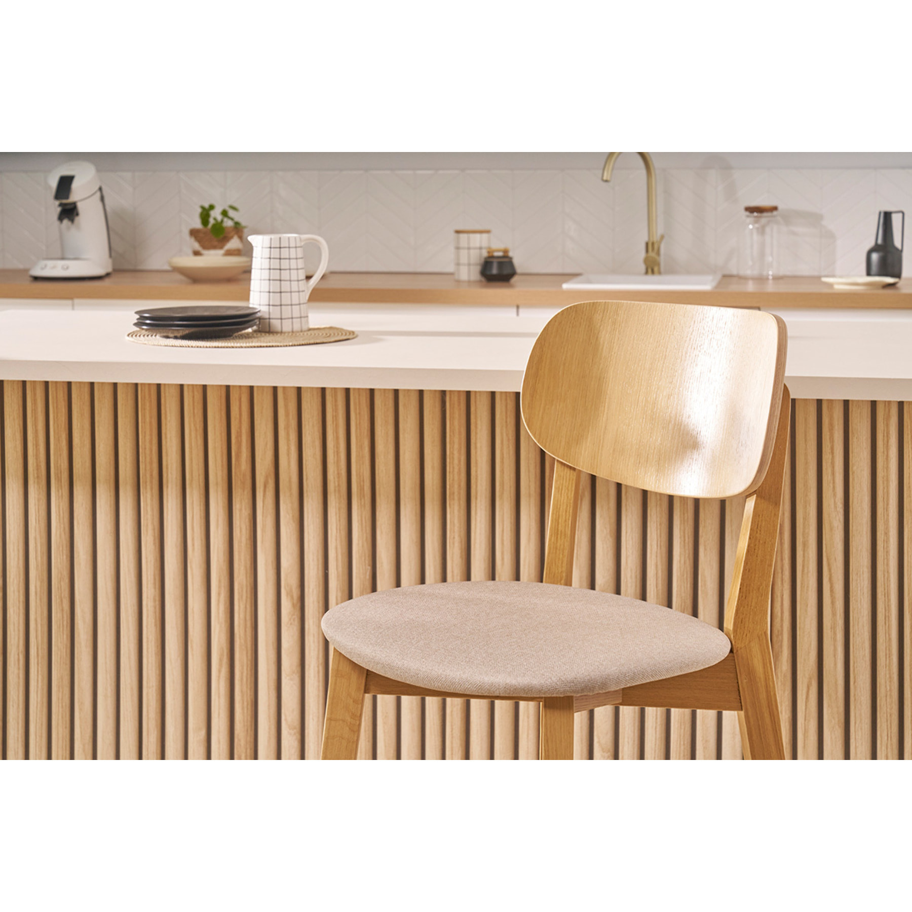 Tabourets de bar en bois clair chêne et tissu beige H65 cm (lot de 2) LUCIA