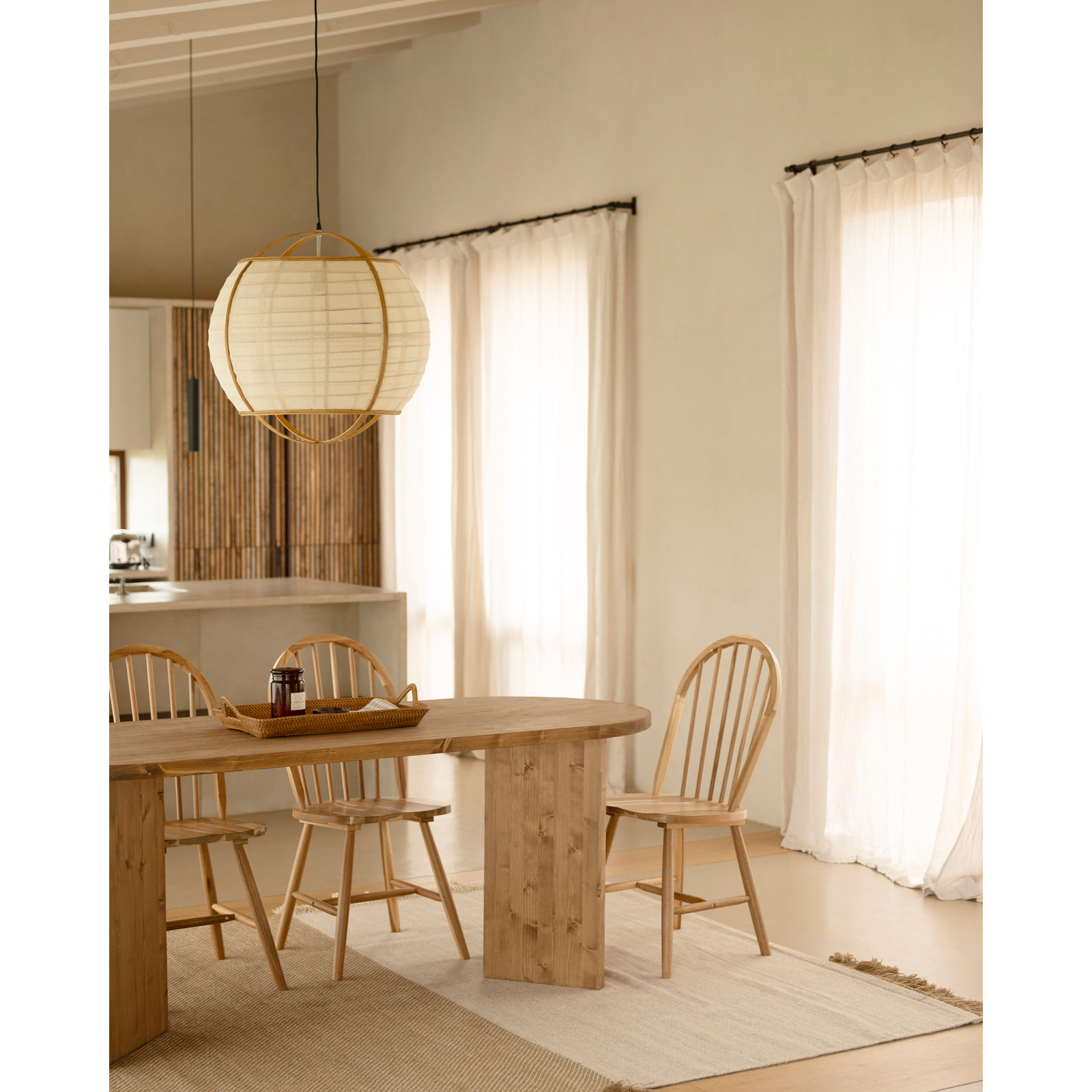 Mesa de comedor de madera maciza en tono roble oscuro de varias medidas