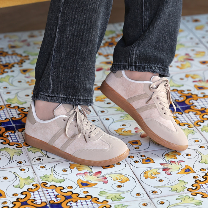 Sneakers in simil pelle scamosciata