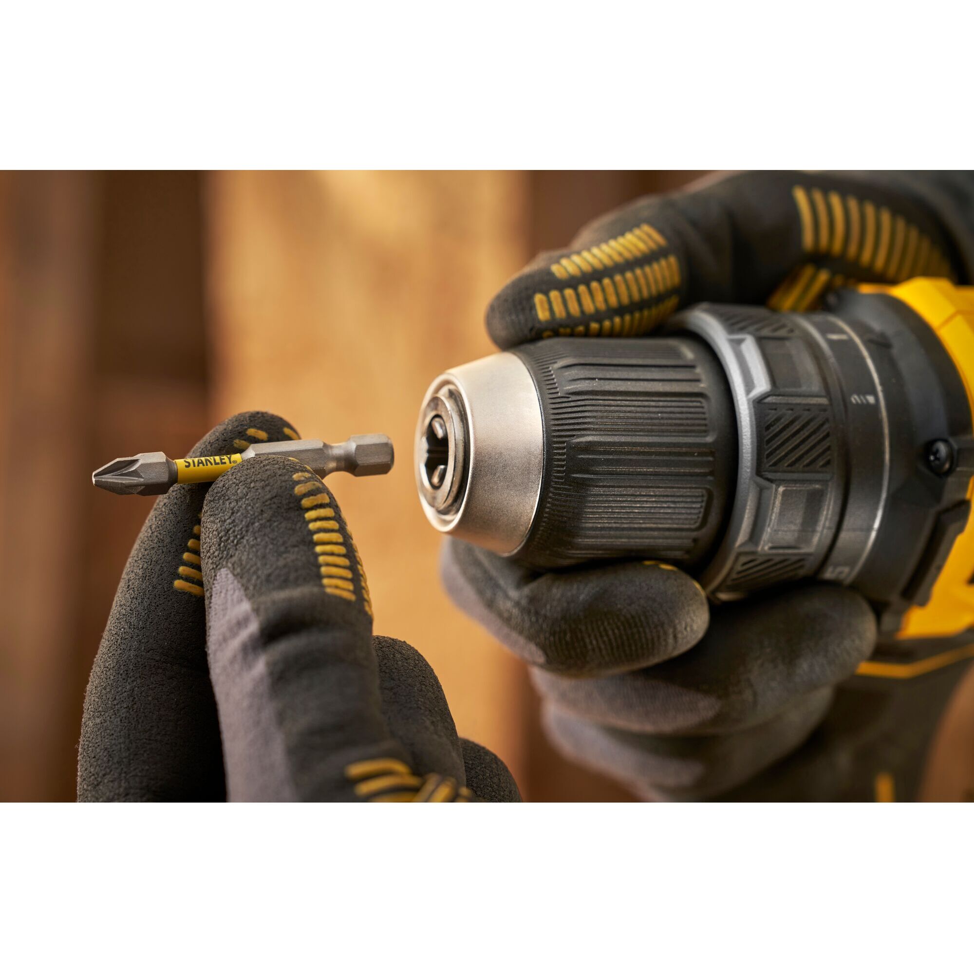 Perceuse visseuse 60Nm Brushless V20 FatMax 18V avec 2 Batteries 2Ah en malette Pro-Stack