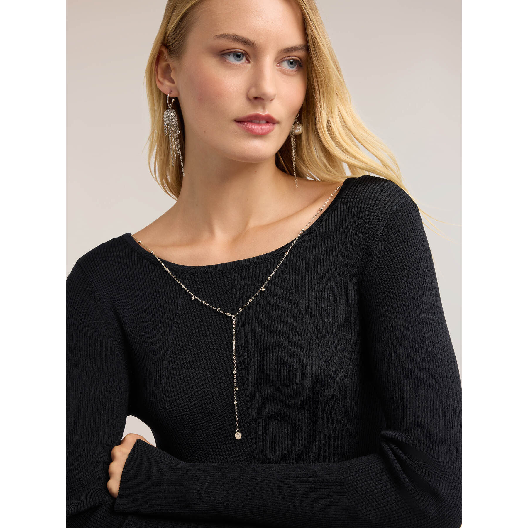 Motivi - Vestito flare in maglia a coste con catenina - Nero