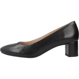 Salones Mujer de la marca GEOX  modelo D PHEBY 50 NEGRO