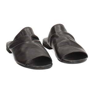 Sandalias planas negras de piel