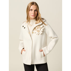 Oltre - Cappotto corto in tessuto scuba con spilla - Bianco