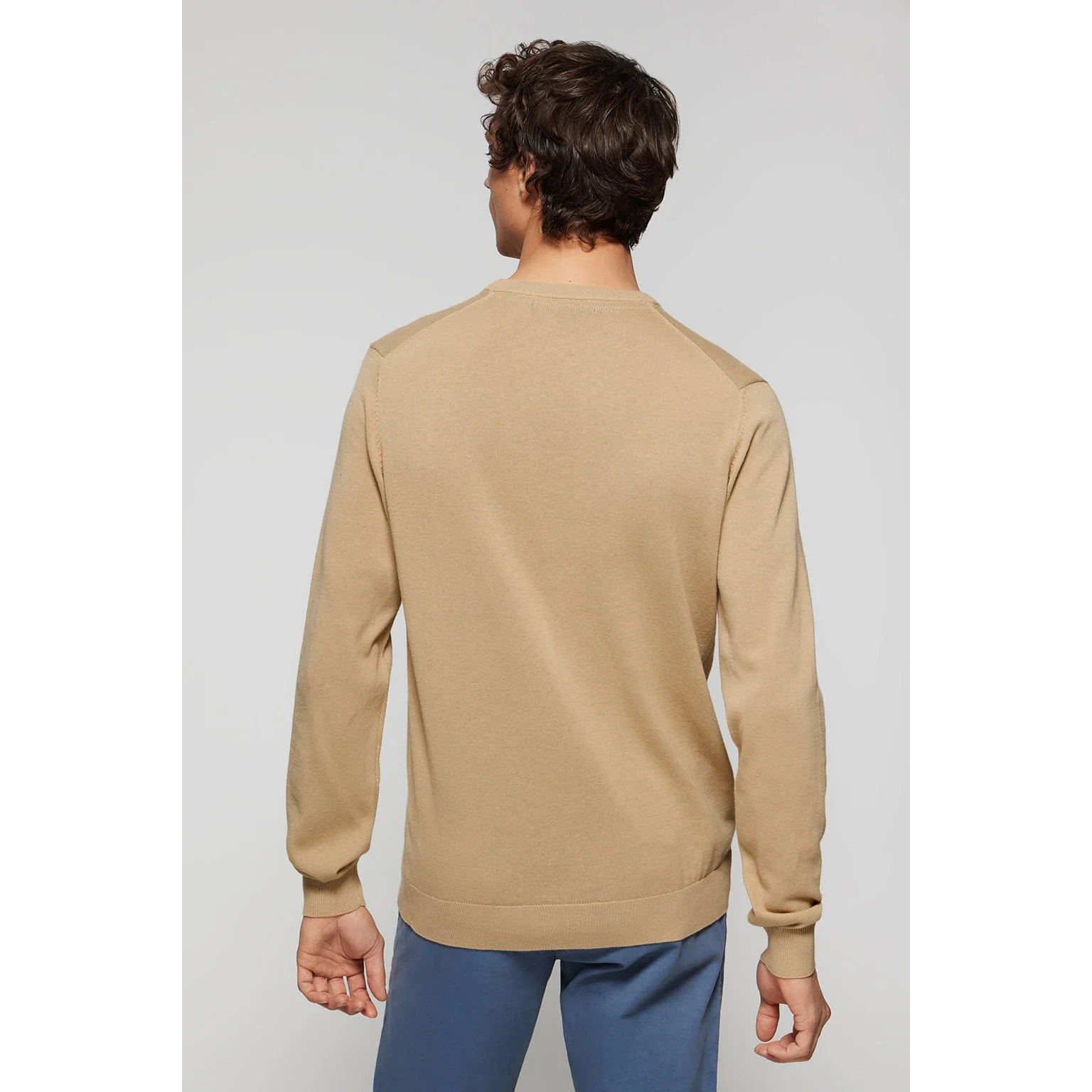 Maglione basic a girocollo color cammello con logo Rigby Go