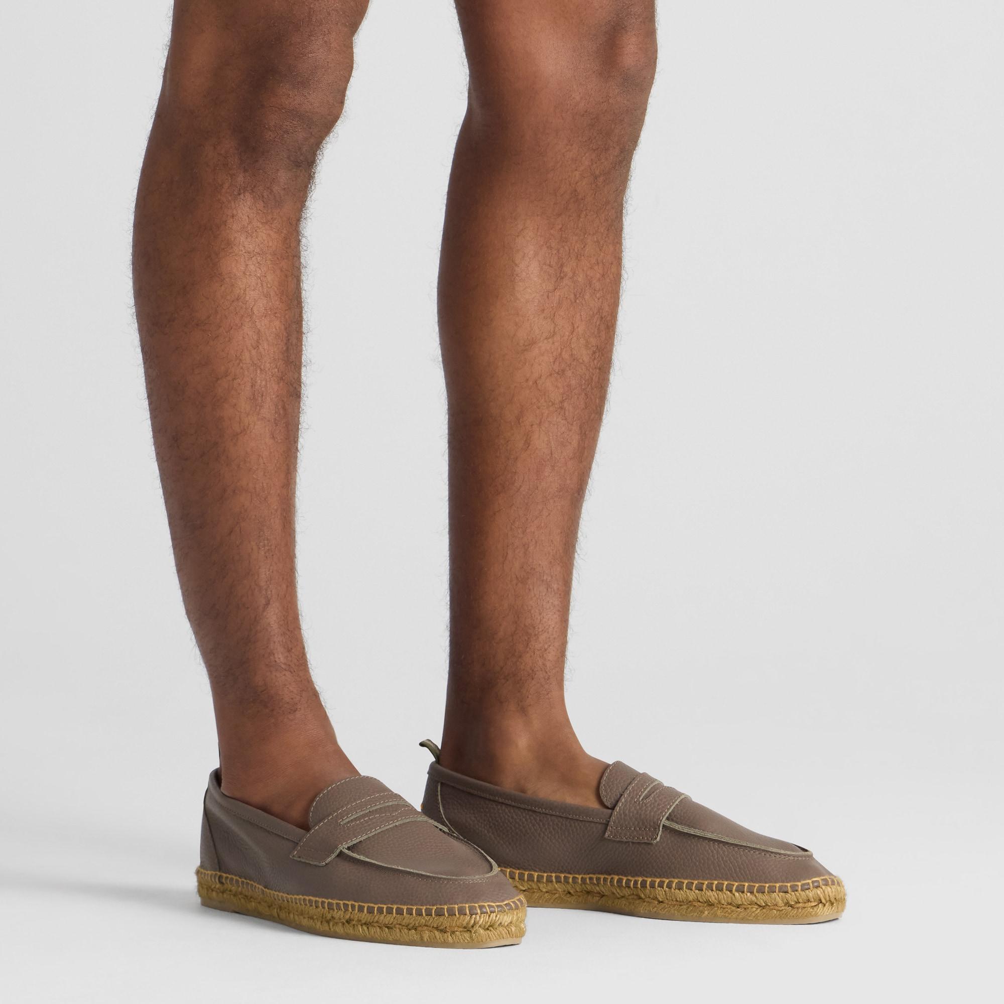 Alpargata Nacho plana tipo mocasín en napa granulada