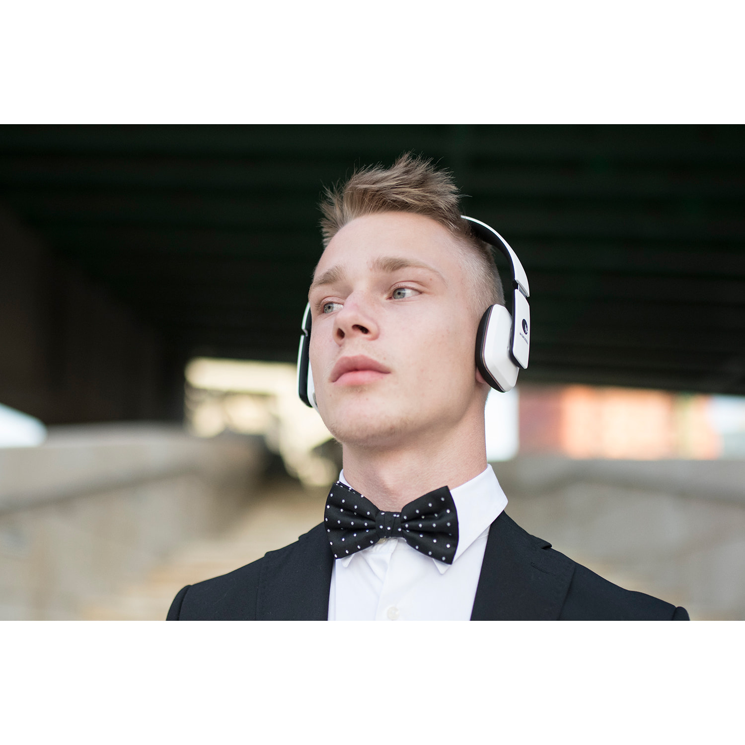 MAGNUSSEN H4 HEADPHONES en color Blanco