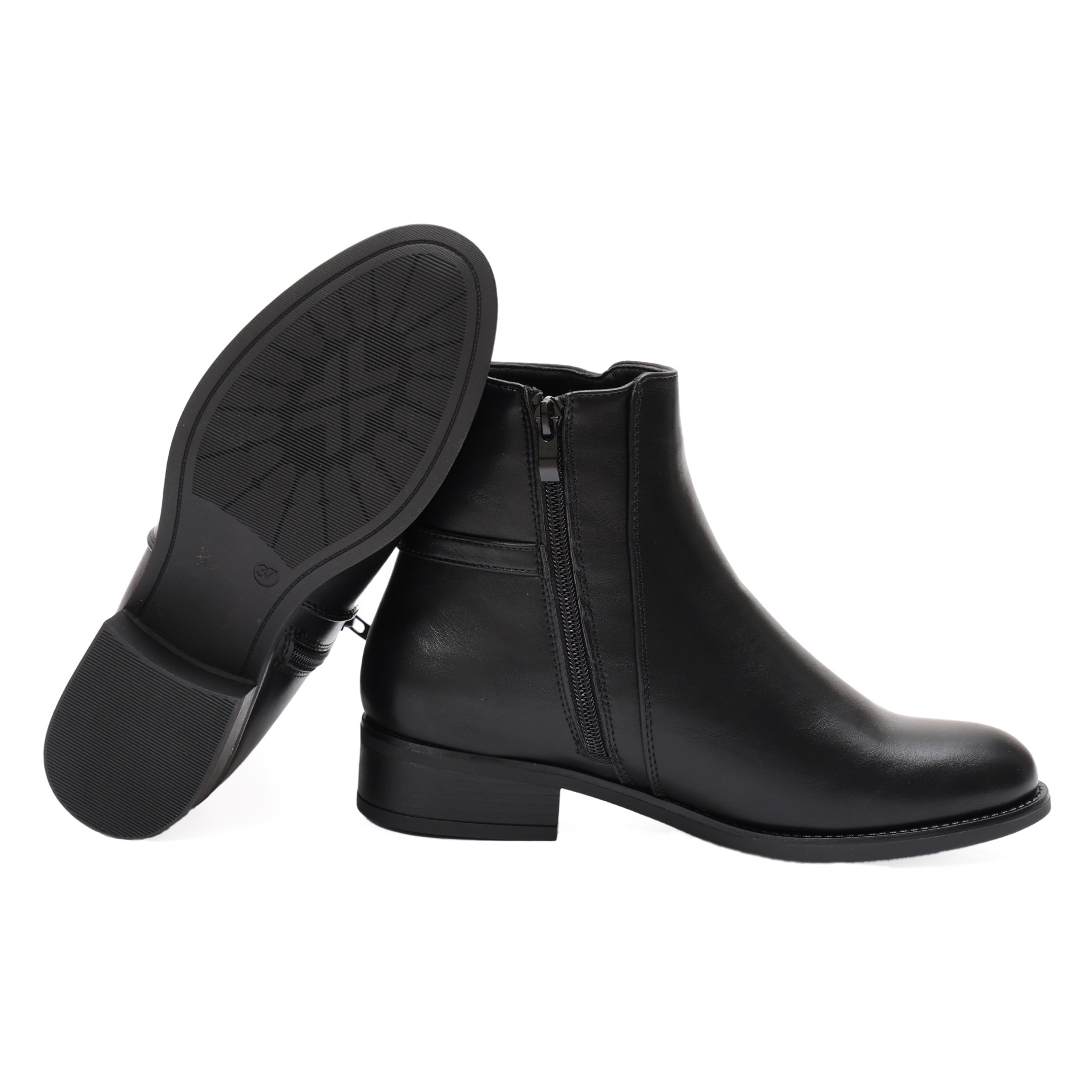 Stivaletti in simil pelle con fibbia dorata