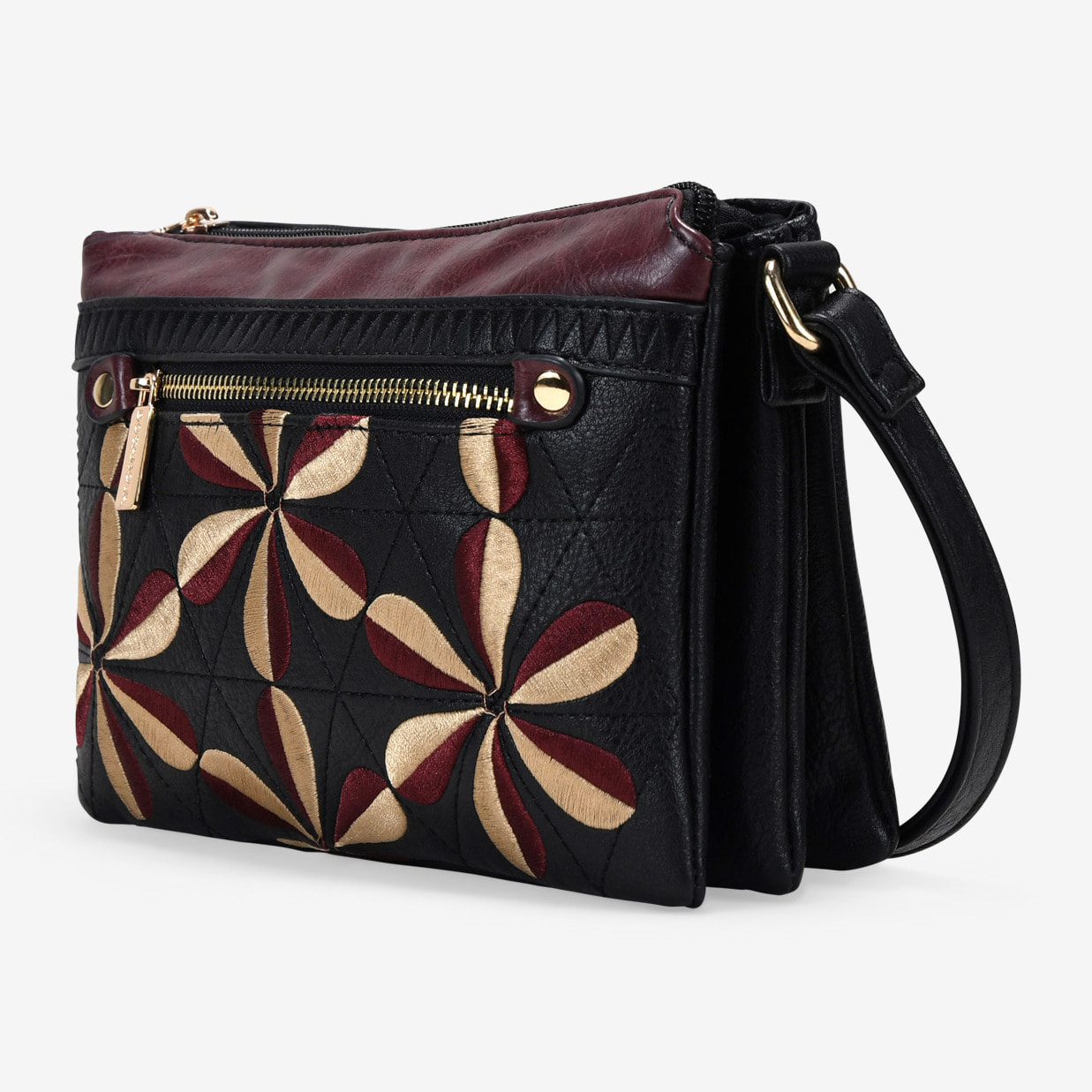 Bolso bandolera negro con bordado