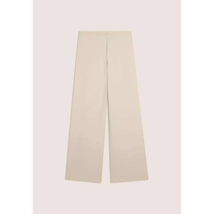 Pantaloni slim con gamba ampia e dettaglio piping