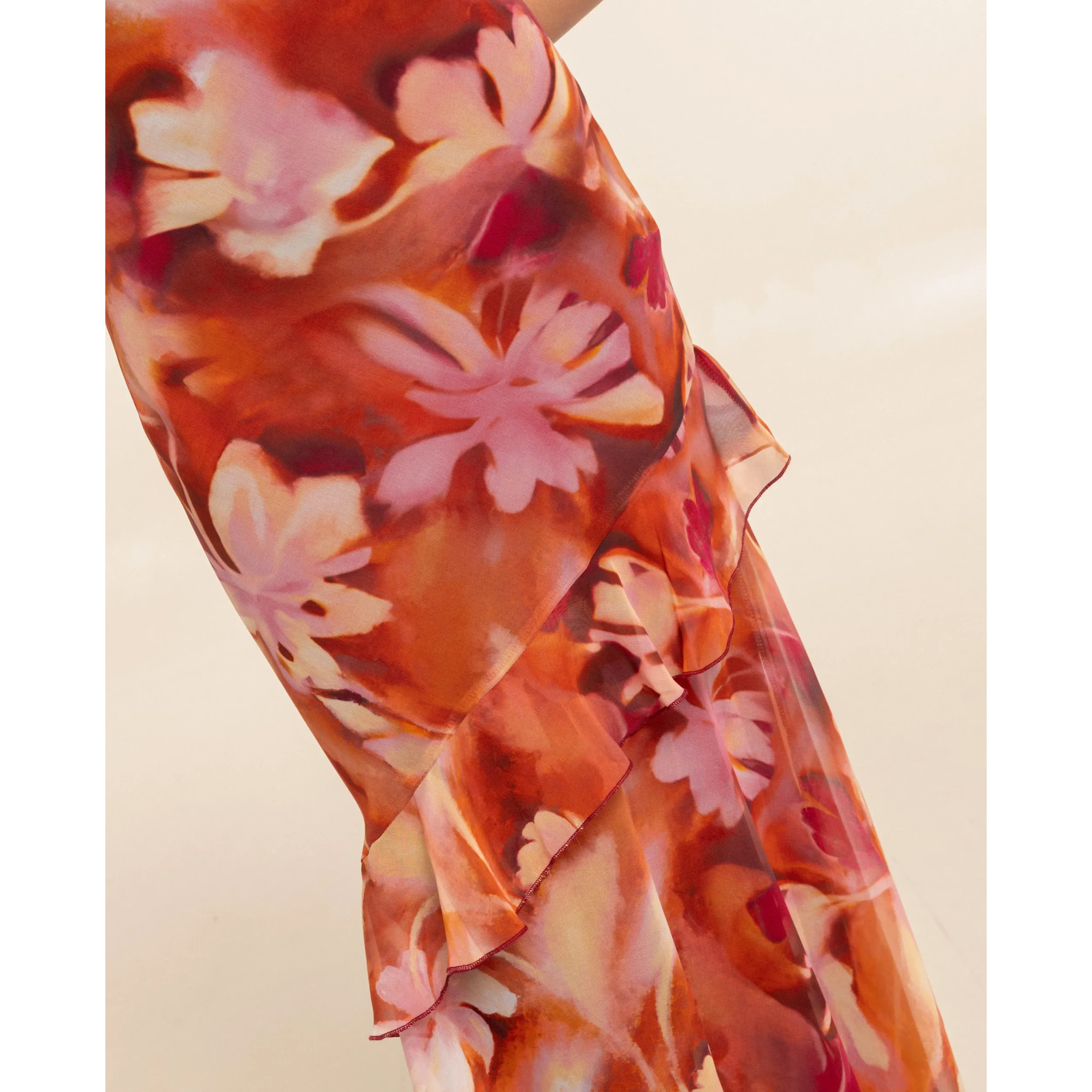 Vestido midi con volantes y estampado floral