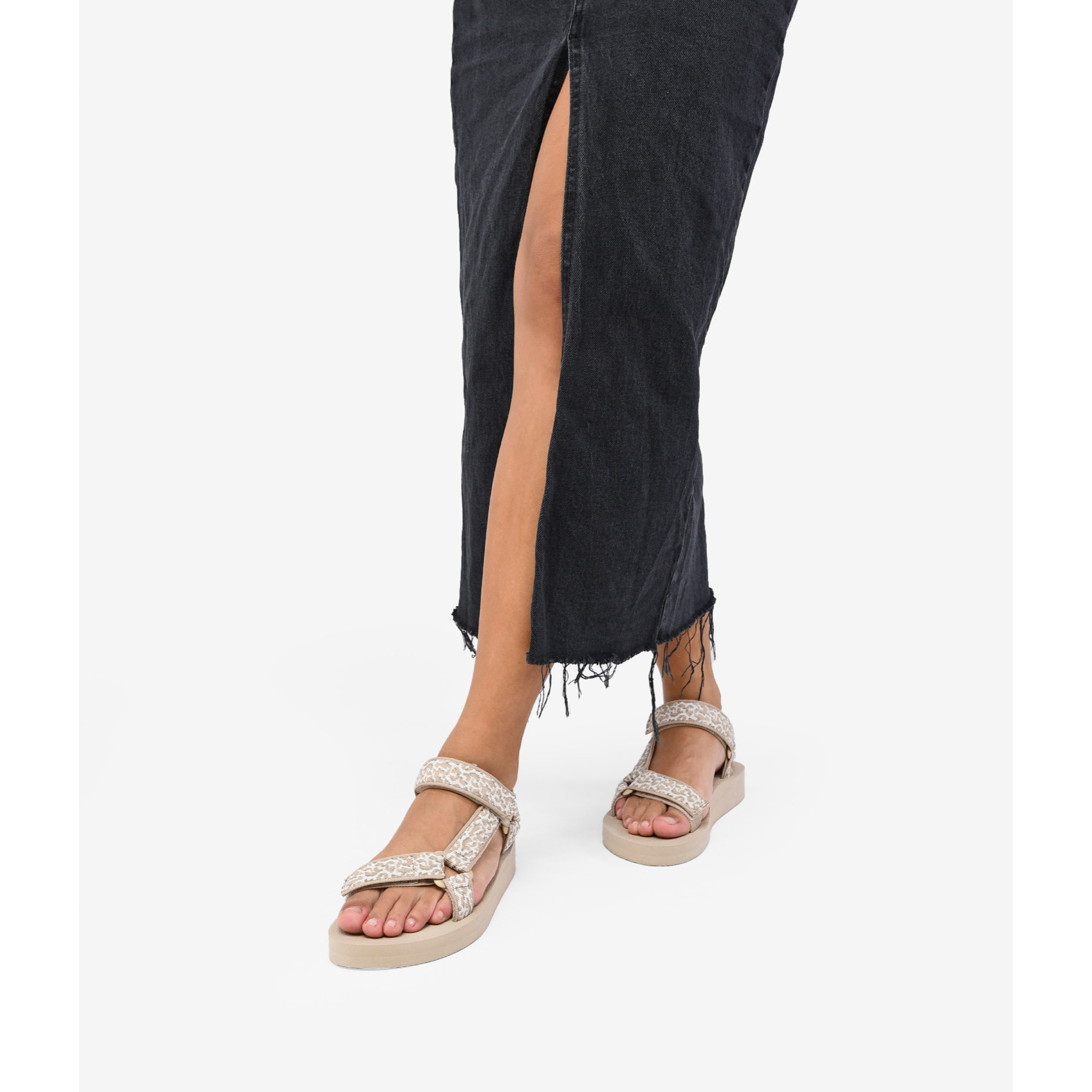 Sandalias deportivas beige planas