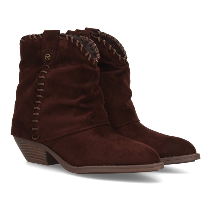Botines cowboy con costuras decorativas