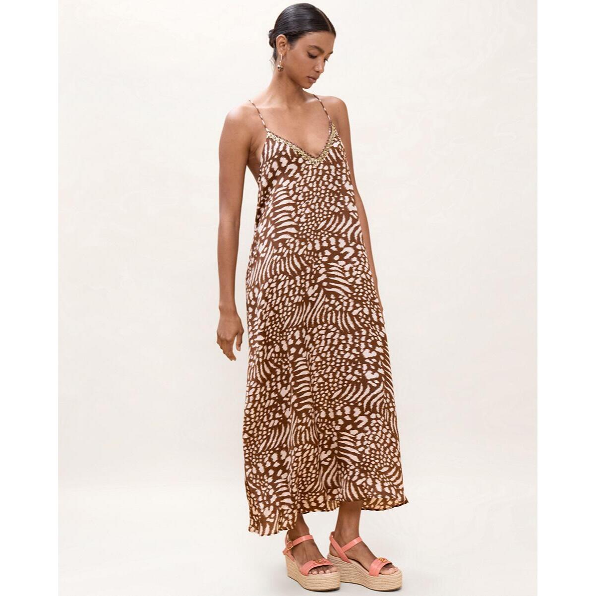 Abito lungo con spalline e stampa a pois