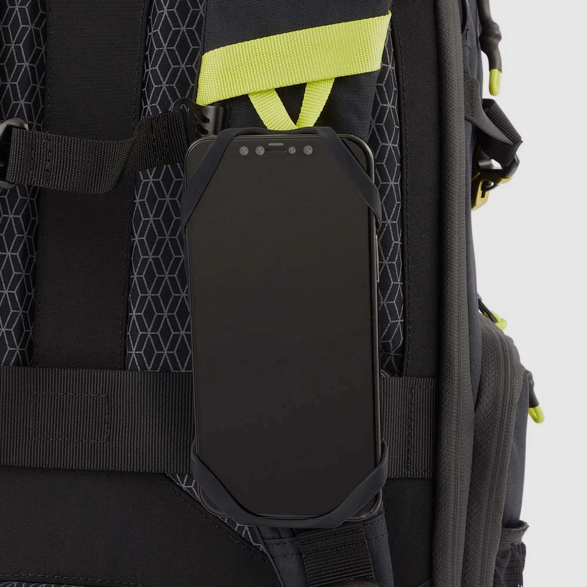 Piquadro Zaino da sci alpinismo e trekking realizzato in poliestere Cordura® riciclato al 40% altamente performante.