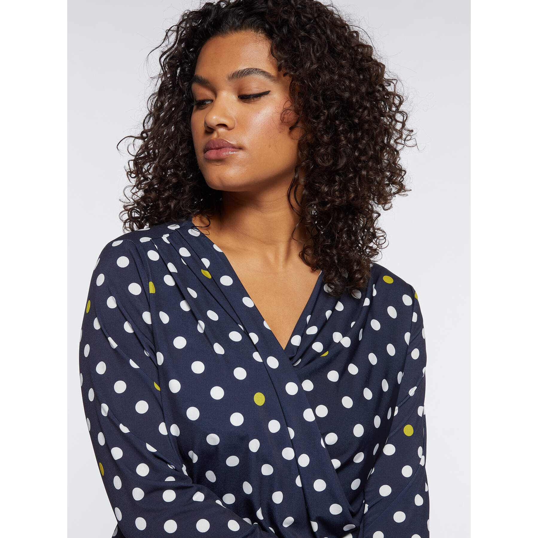 Fiorella Rubino - Camiseta de lunares con escote holgado - Azul