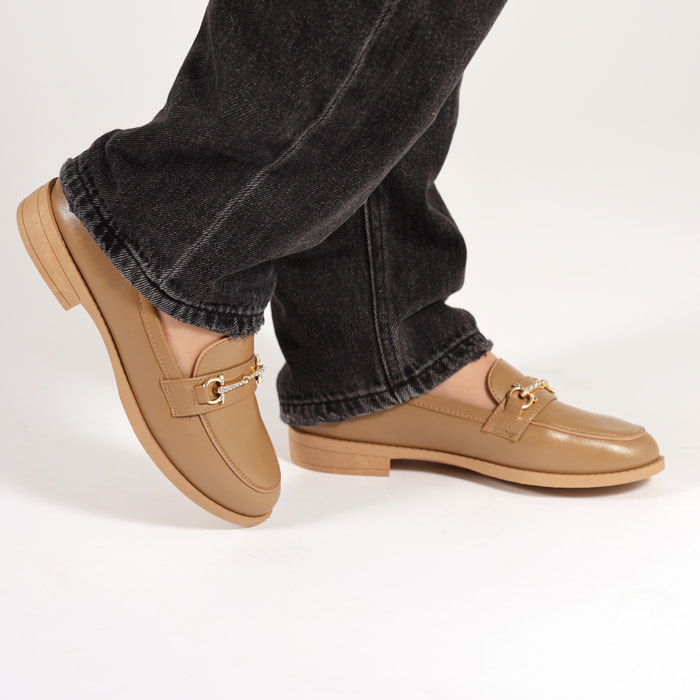 Mocassini in simil pelle con dettaglio color oro