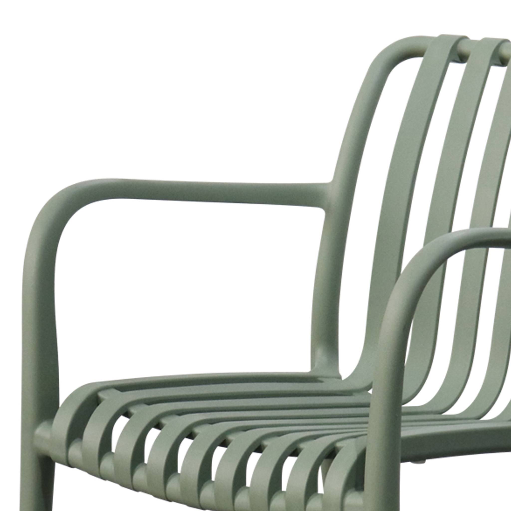 Lot de 4 fauteuils de jardin en plastique vert de gris. empilables. design linéaire