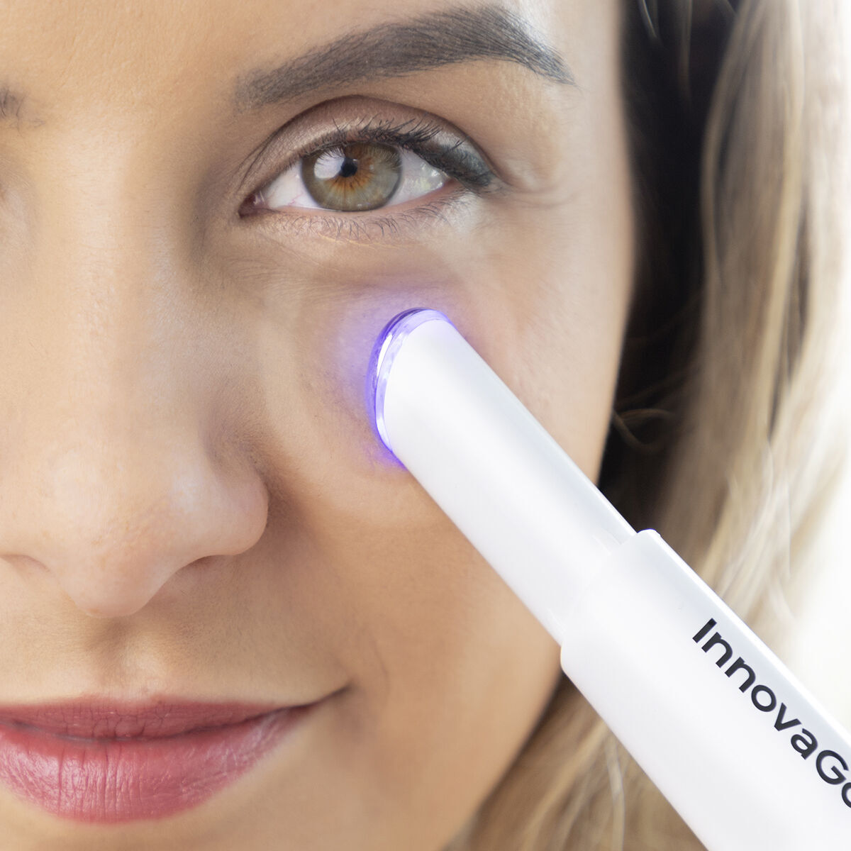 Pack Massaggiatore Occhi Antietà con Fototerapia e Termoterapia e Contorno Occhi Rice Joyglow 15 ml InnovaGoods