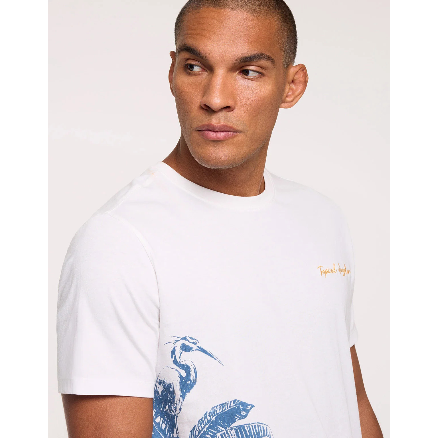 Camiseta Estampado Tropical y Detalle Bordado - Abonito
