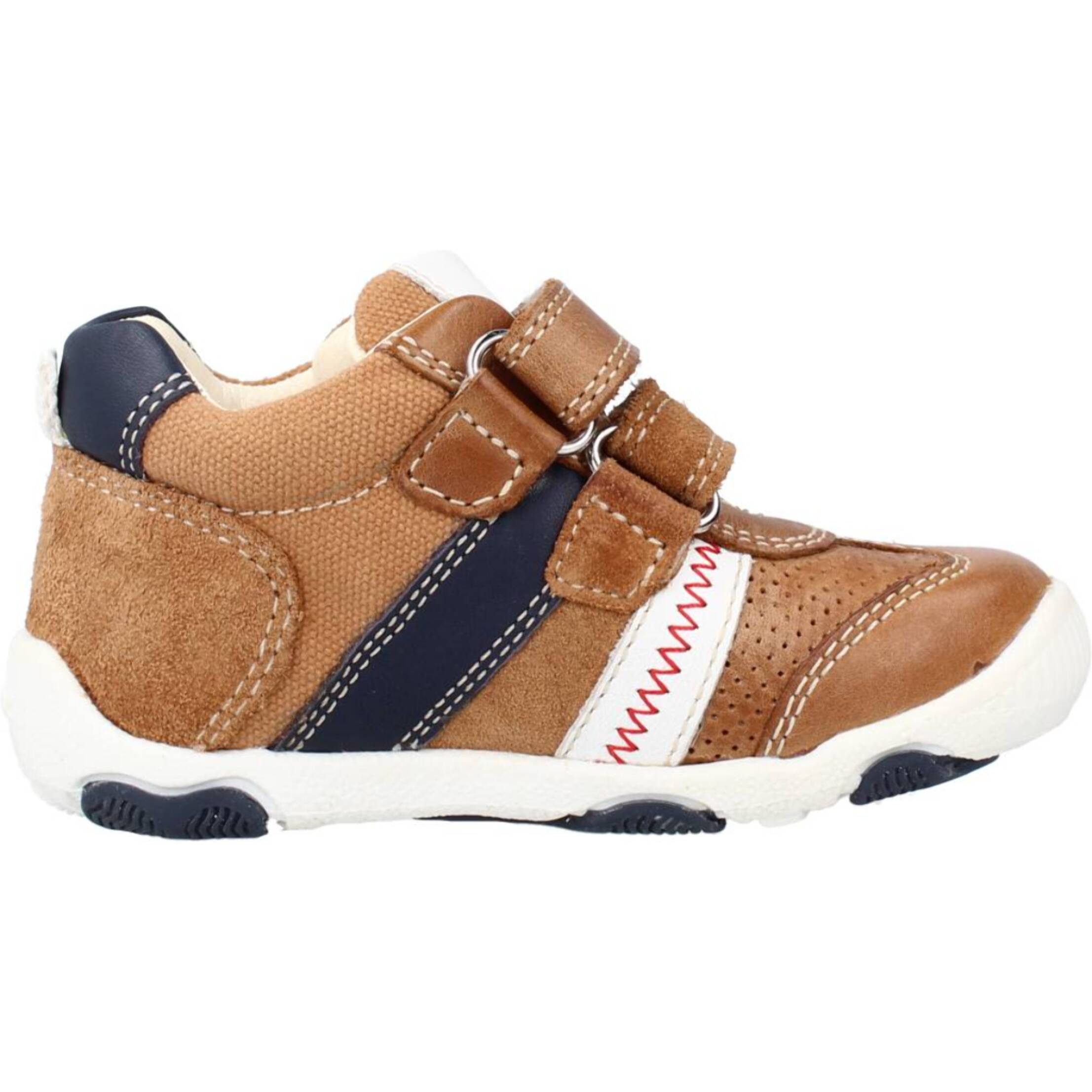 Zapatos Niño de la marca GEOX  modelo B N.BALU B. A MARRON