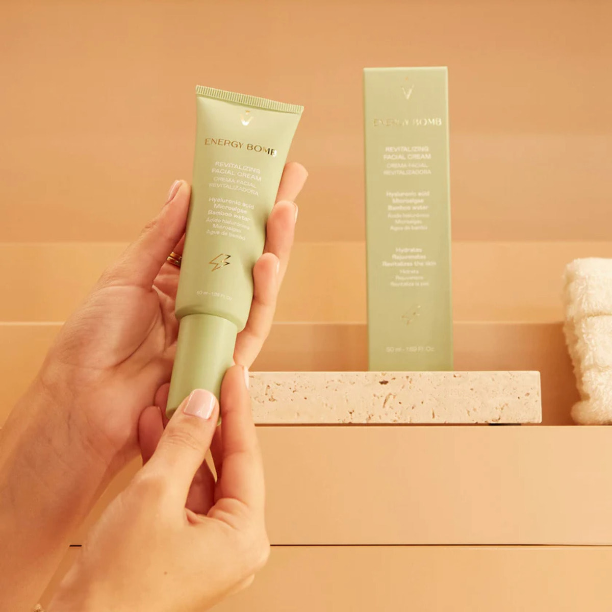 Crema Facial Revitalizante Energy Bomb - 50 ml