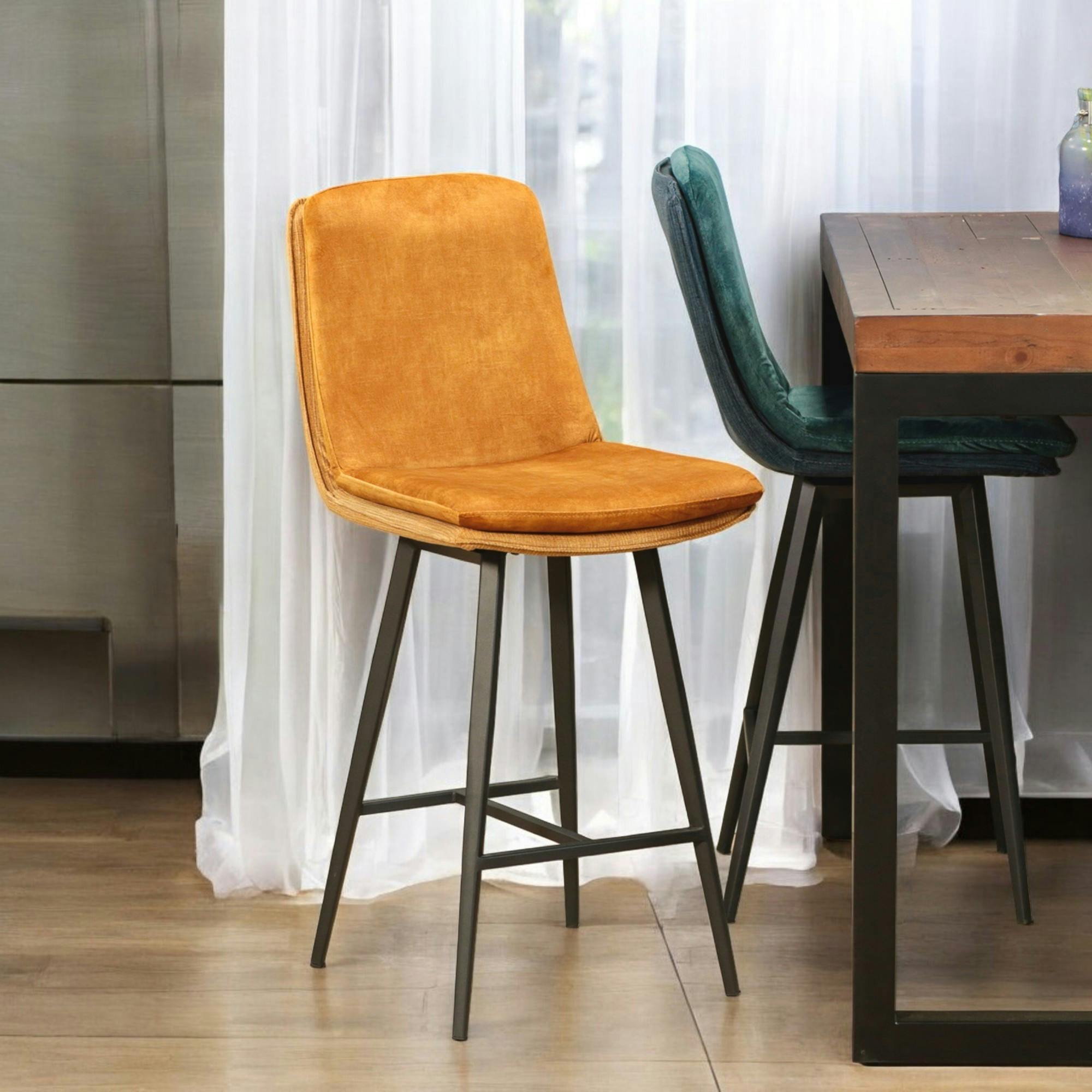 Chaise de bar en velours doré (lot de 2) OKA