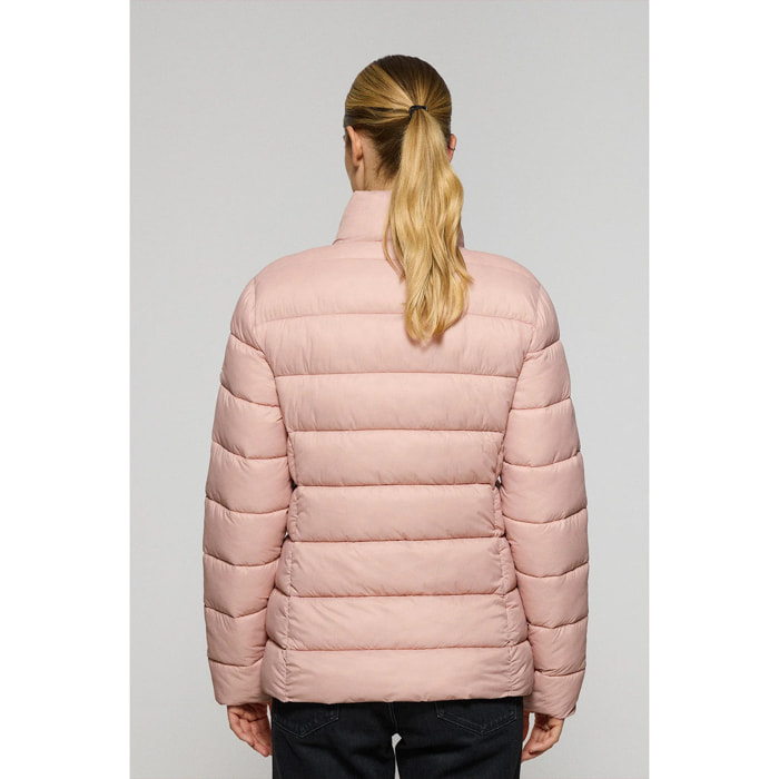 Chaqueta ultralight Susanne color rosa palo con parche Rigby Go