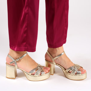 Sandali in simil pelle verniciata con tacco quadrato