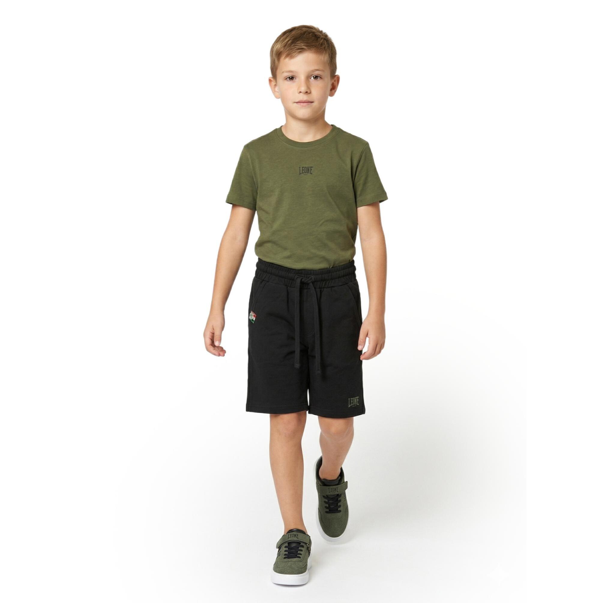 Conjunto básico de camiseta y bermudas para niños