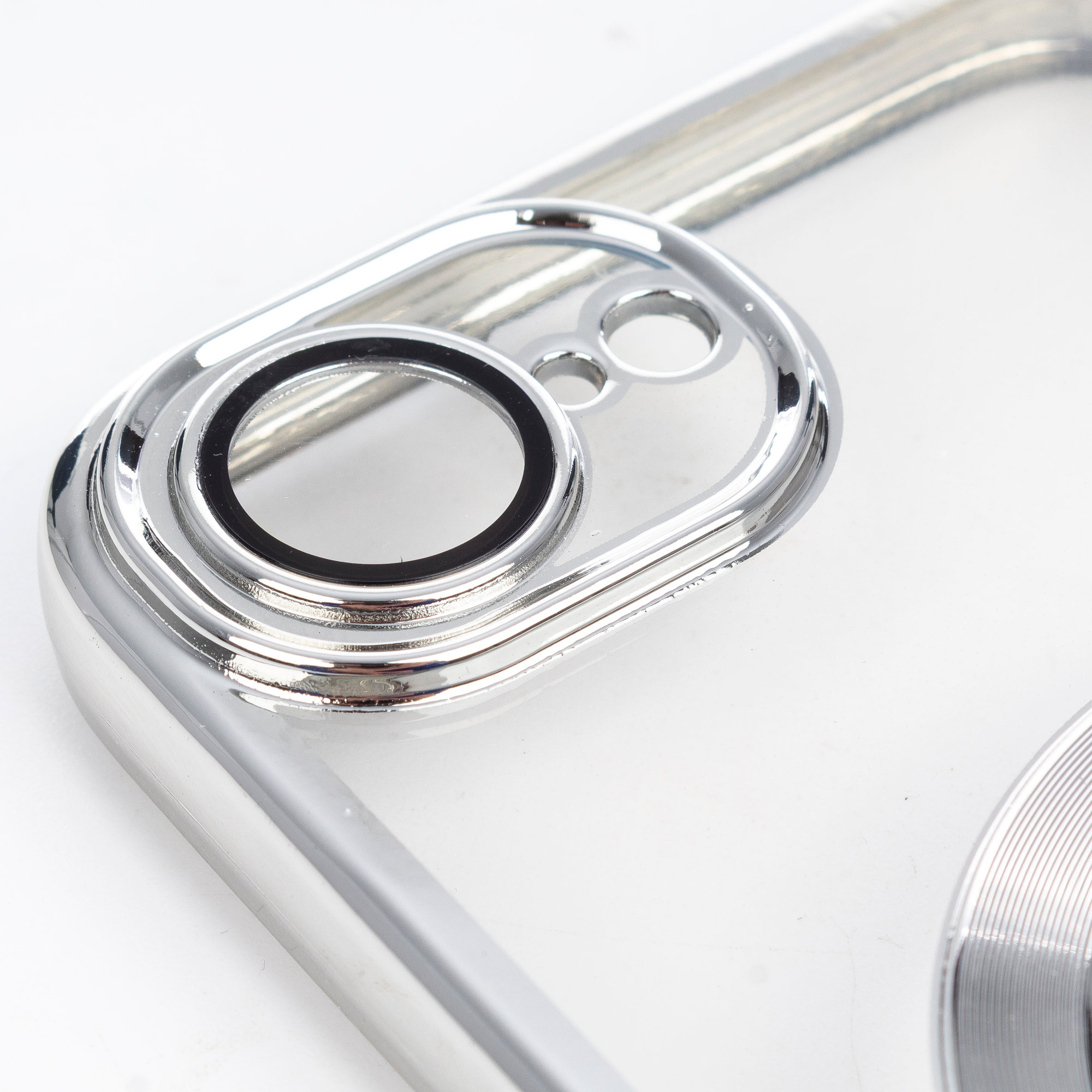 Custodia trasparente con fotocamera coperta, bordi argentati, antiurto e anti-impronte. Magsafe per iPhone 16e.