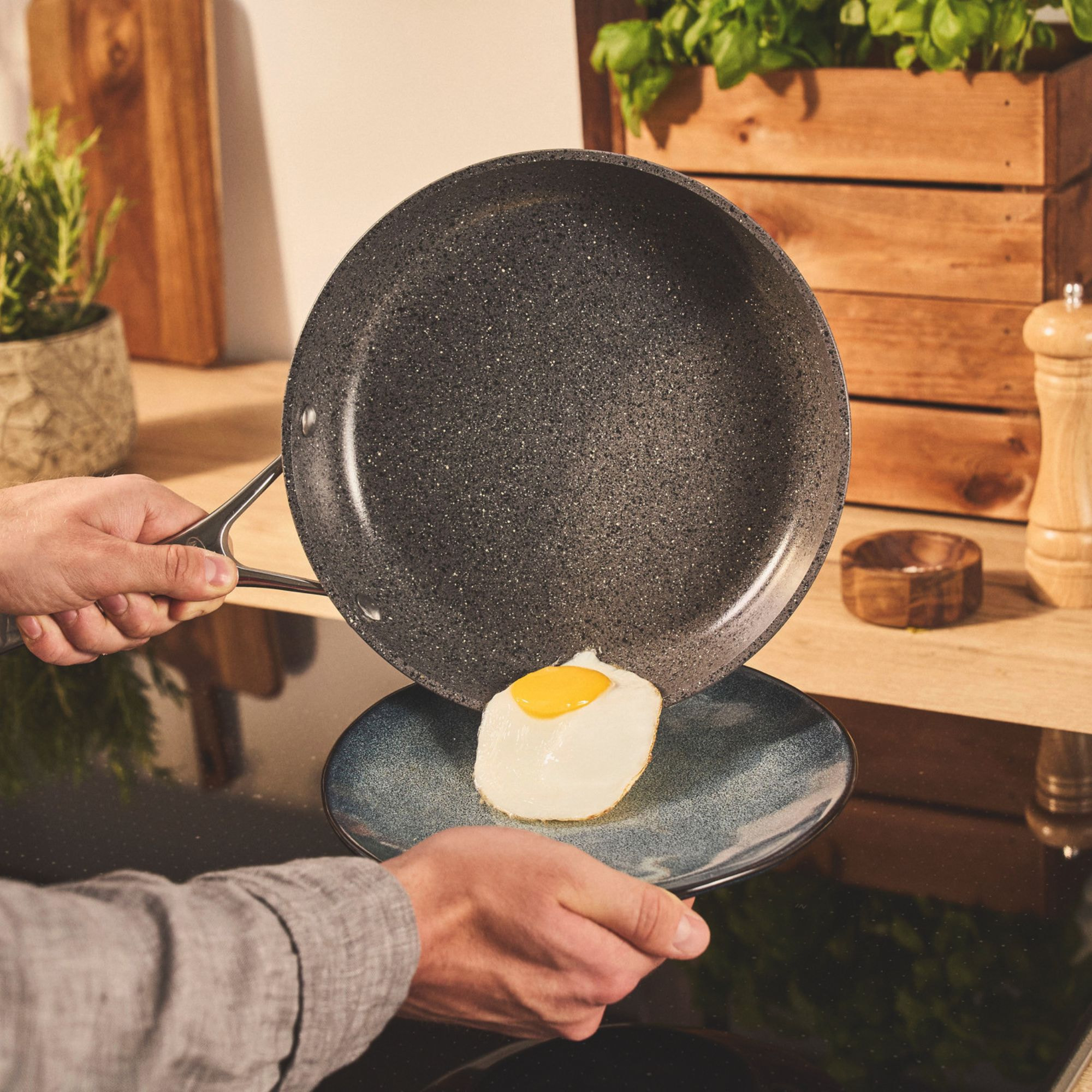 Poêle, 28 cm, Aluminium, Revêtement antiadhésif en céramique renforcée en titane