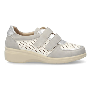 Zapatillas confort con troquelado transpirable