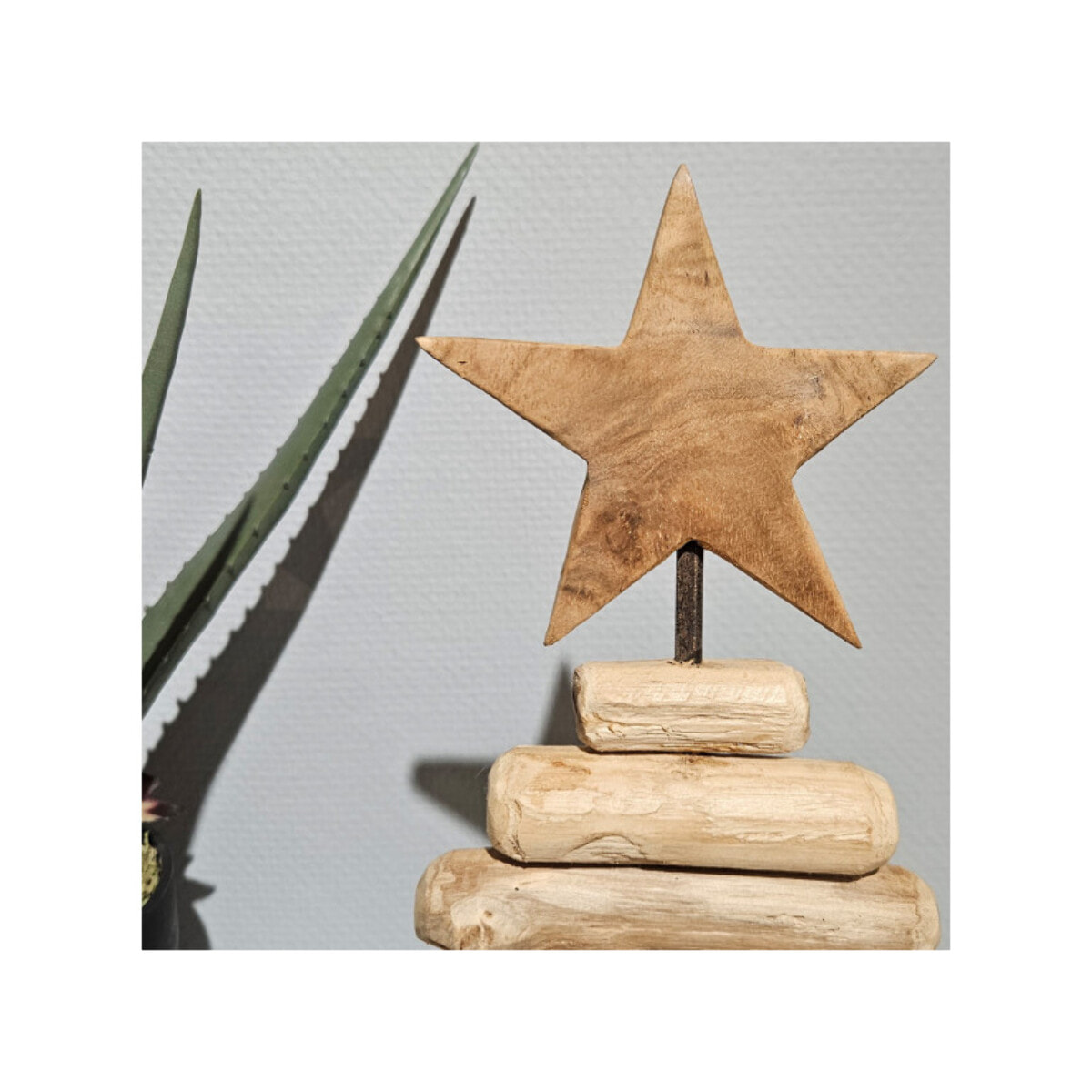 Sculpture petit sapin H. 35 cm en bois de teck brut et métal - AUDE