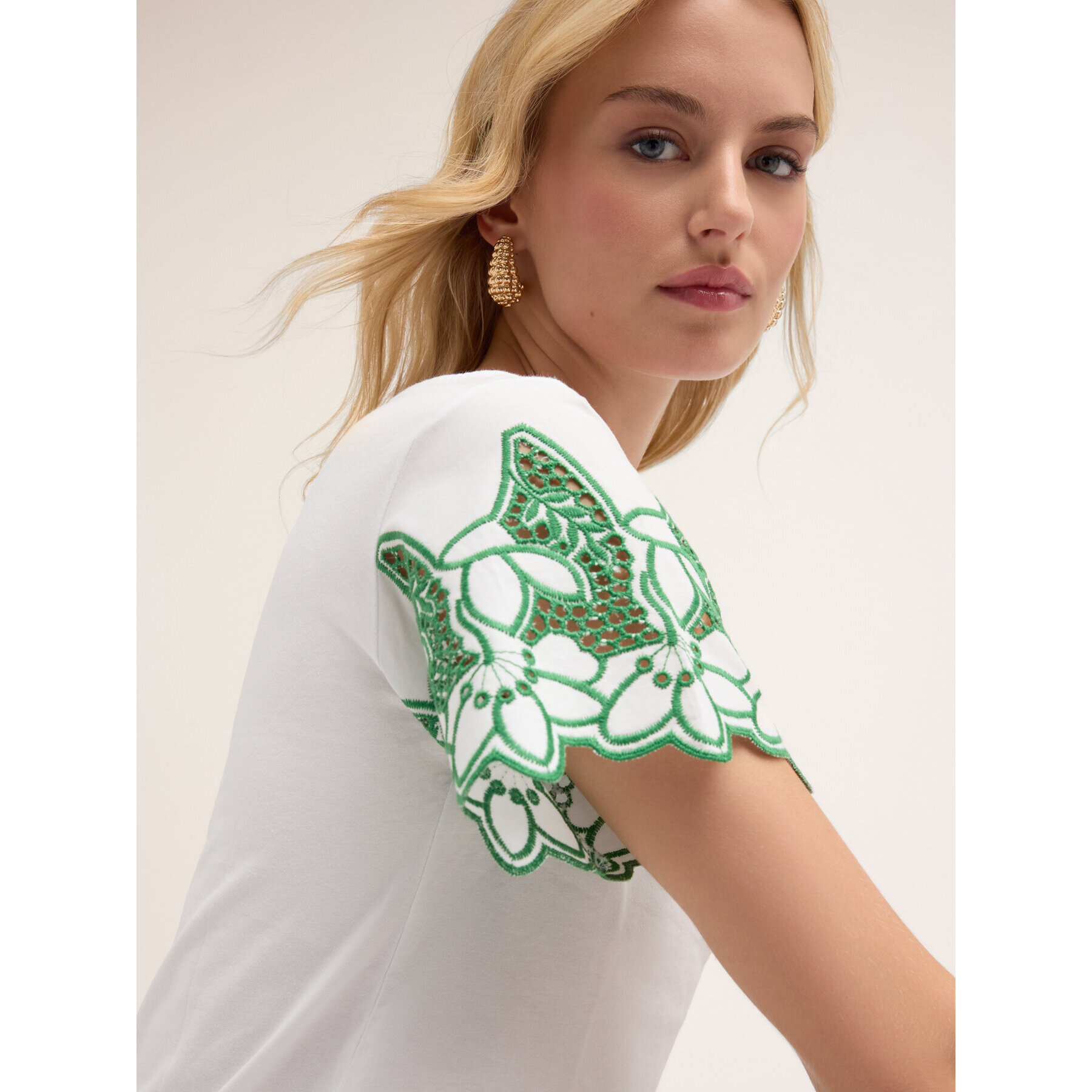 Motivi - Camiseta con mangas bordadas - Verde