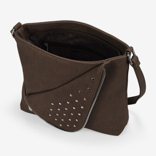 Bolso bandolera marrón con solapa de tachas