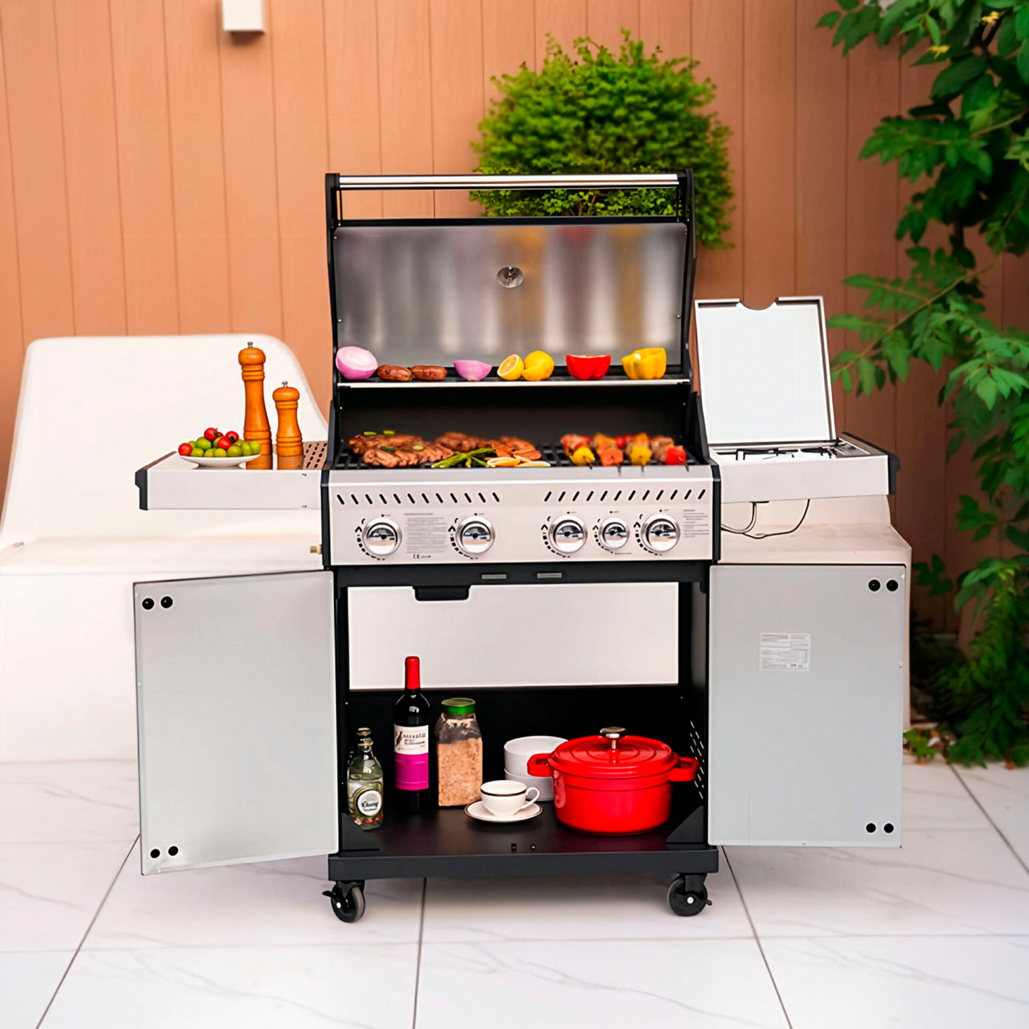 Barbecue a gas per esterni con potenza di 14,5 kW, compatibile con butano e propano, 4 bruciatori principali più 1 laterale.