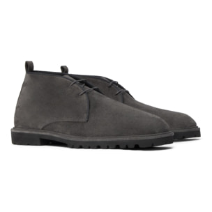 Desert boot Leo en serraje con cierre de cordones