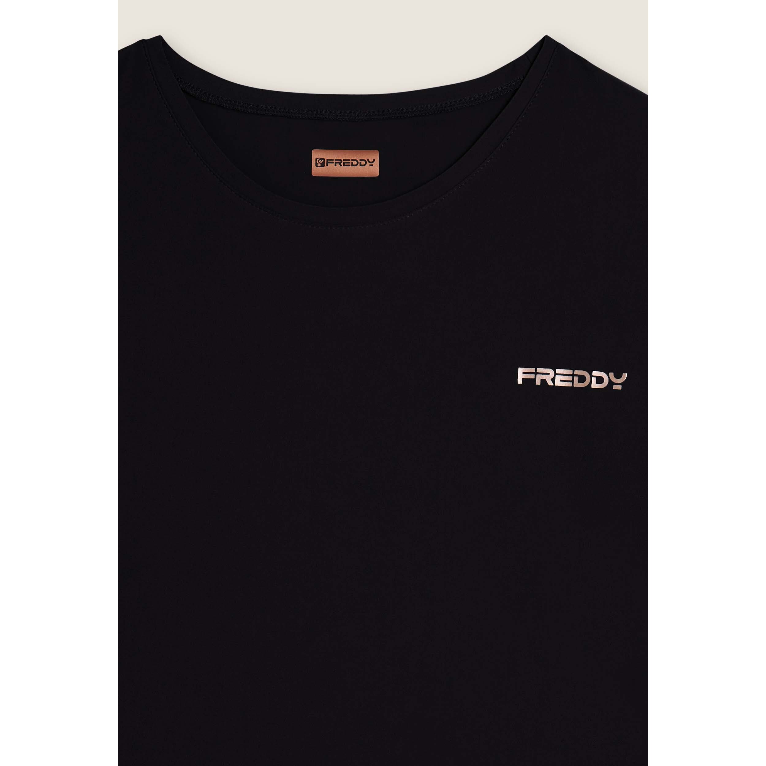 T-shirt tecnica con maniche ad aletta e profili a contrasto