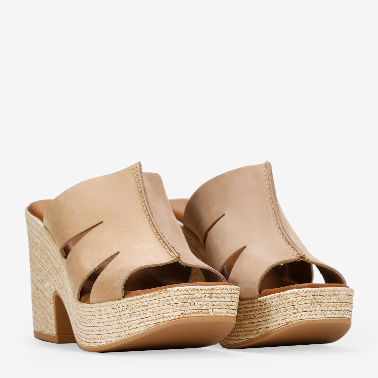 Sandalias beige con tacón efecto esparto